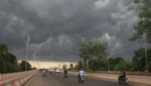 IMD issues heavy rain warning as monsoon nears, temp to fall after 3 ...